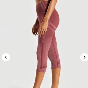 **Reserved** Geo Seamless Cropped Leggings